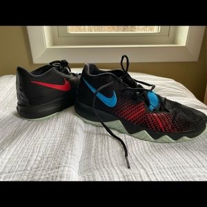 Boys Nike Kyrie basketball sneaker 6.5
